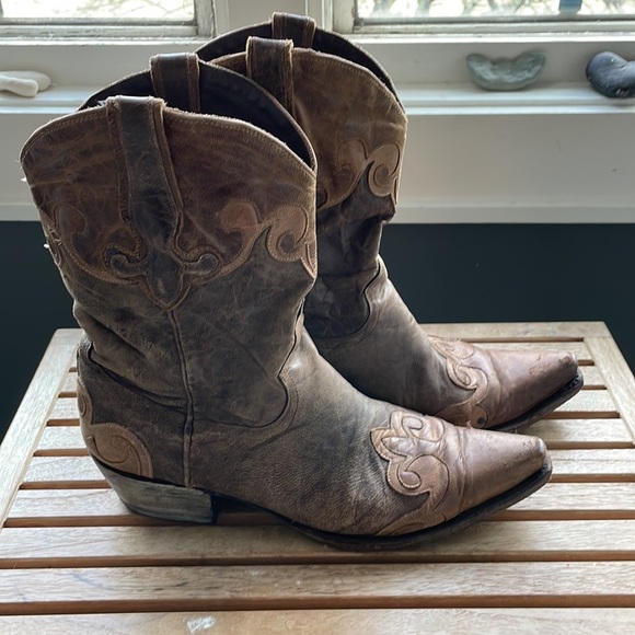 Lane short cowboy boots size 9.5